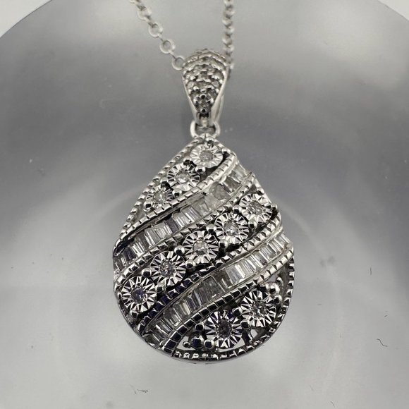 Beautiful Multi Diamond Pendant with 1 Ct of  Round and  Baguette Diamonds  .925 - Picture 3 of 8